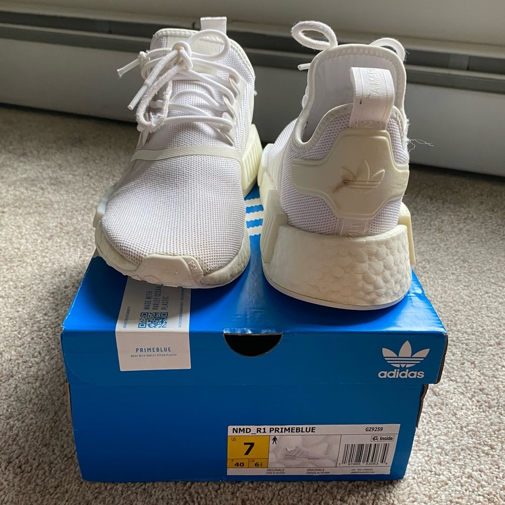 Men’s Adidas NMD R1 Primeblue Sneaker size 7, white